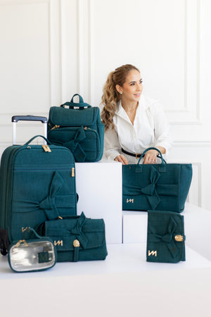 Kit Bolsas Maternidade Nós Verde - Mala de rodinhas,  Mochila 2 em 1 , Bolsa Cloe, Necessaire cristal PP, trocador portátil e kit porta documentos.