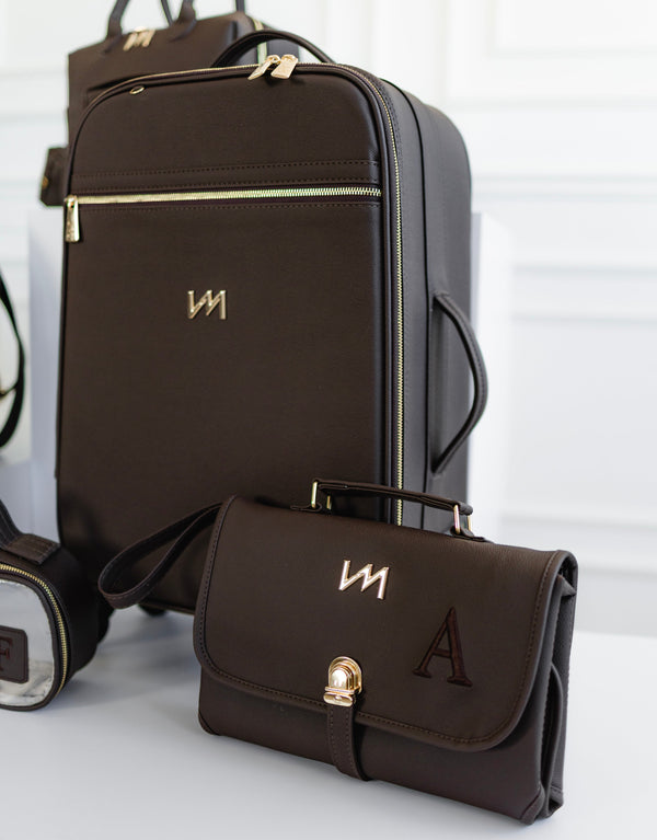 Kit Bolsas Maternidade Ella Café -  Mala de rodinhas, Mochila 2 em 1, Madison Mini, trocador portátil e necessaire Cristal PP