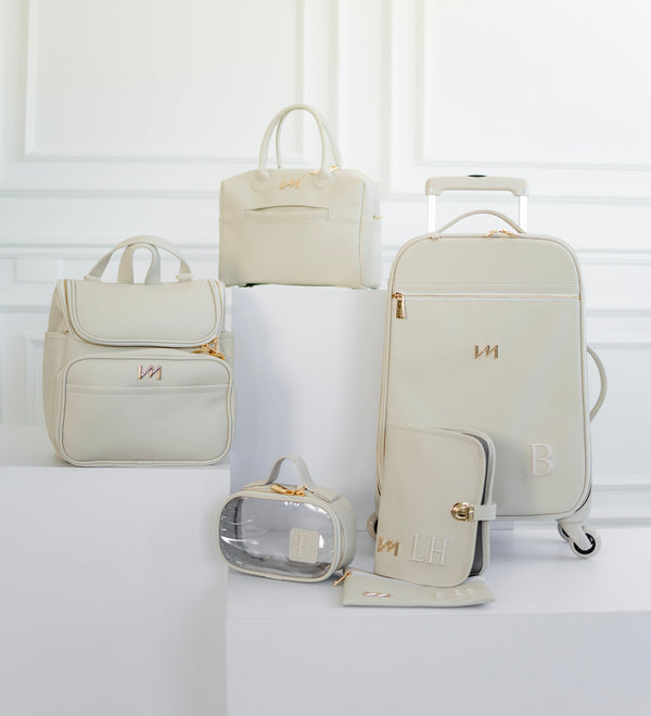Kit Bolsas Maternidade Ella Off white - Mala de rodinhas, Bolsa Madison Mini, Mochila 2 em 1 , Necessaire Cristal PP e kit porta documentos.