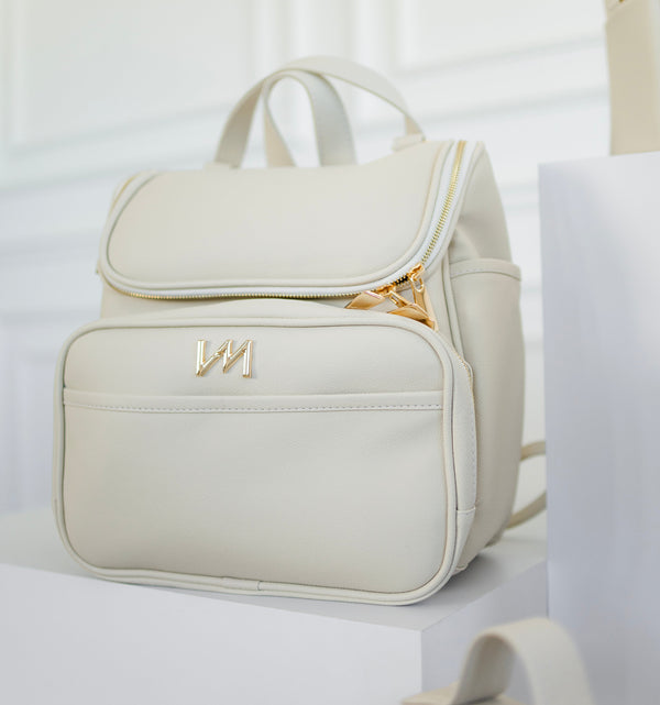Kit Bolsas Maternidade Ella Off white - Mala de rodinhas, Bolsa Madison Mini, Mochila 2 em 1 , Necessaire Cristal PP e kit porta documentos.