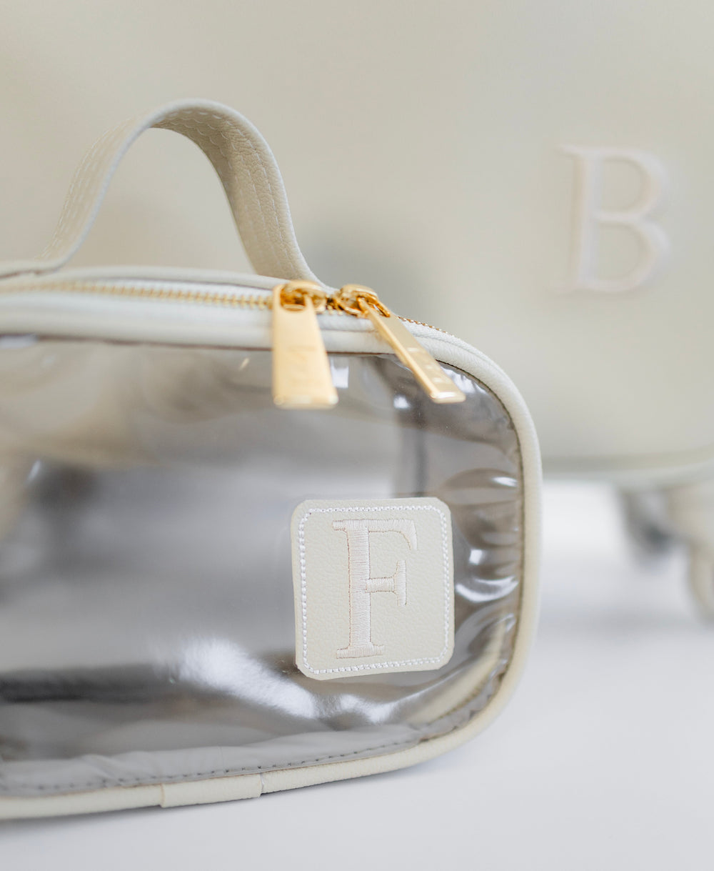 Kit Bolsas Maternidade Ella Off white -  Mala de rodinhas, Bolsa Madison, Frasqueira térmica, Necessaire Cristal PP e trocador portátil.