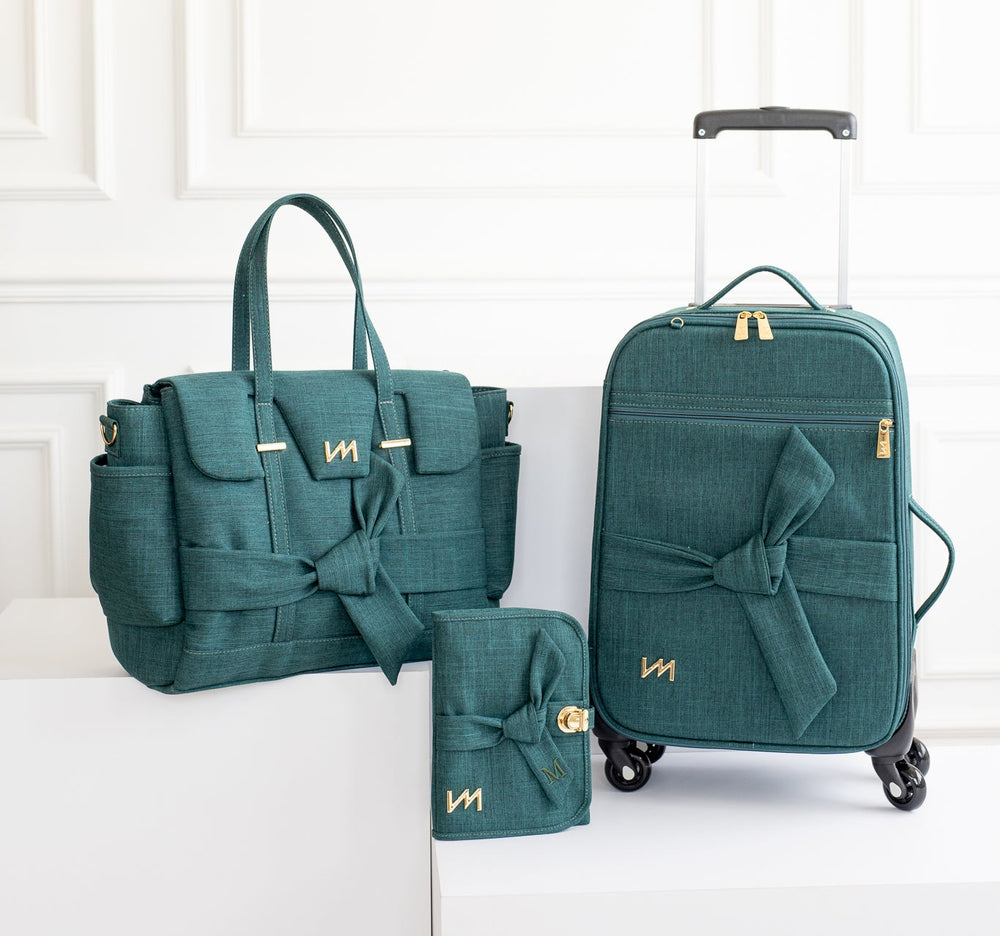 Kit Bolsas Maternidade Nós Verde - Mala de rodinhas, Bolsa Cleo e Kit Porta documentos.