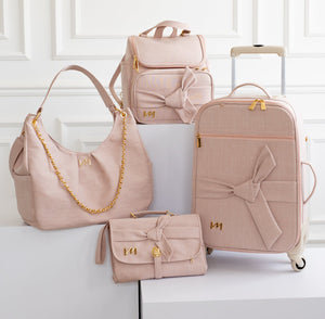 Kit Bolsas Maternidade Nós Rosé - Mala de rodinhas, Bolsa Madeleine, Mochila 2 em 1 e Trocador portátil.