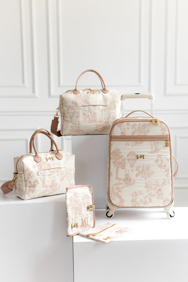 Kit Bolsas Maternidade Le Petit Rosé - Mala de rodinhas, Bolsa Madison, Madison Mini e Kit porta documentos.