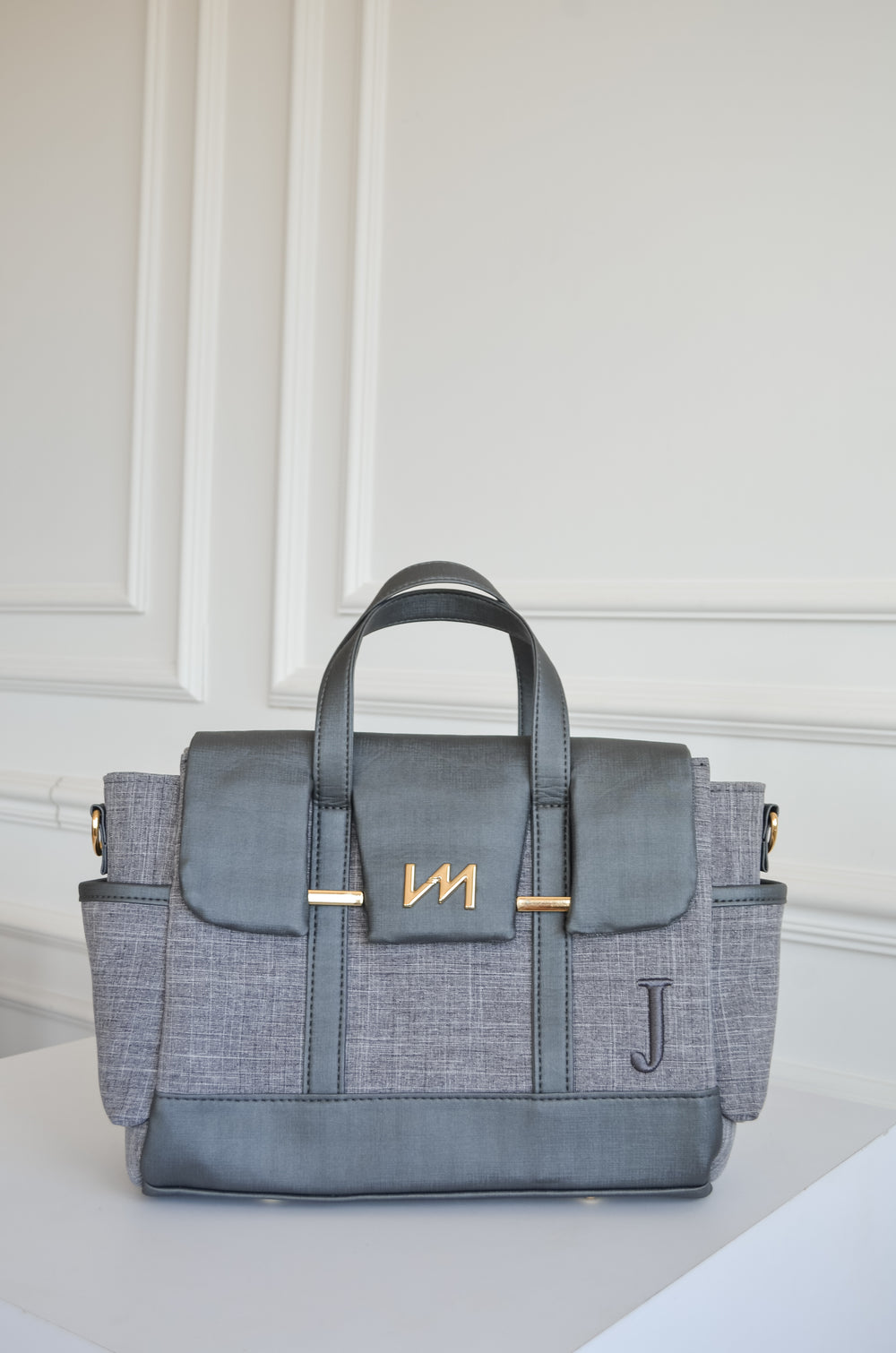 Bolsa Cleo Mini Cinza com chumbo inicial J OUTLET