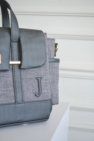Bolsa Cleo Mini Cinza com chumbo inicial J OUTLET