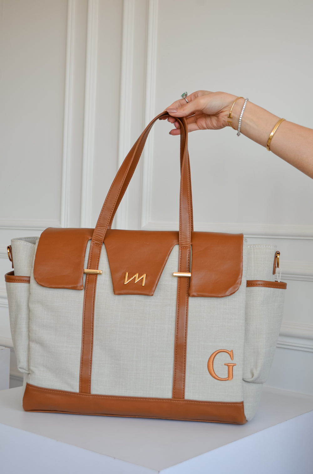 Bolsa Cleo Linho bege com caramelo inicial G OUTLET