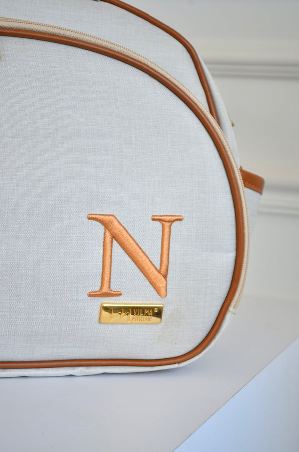 Bolsa Média linho bege com caramelo bordado inicial N OUTLET