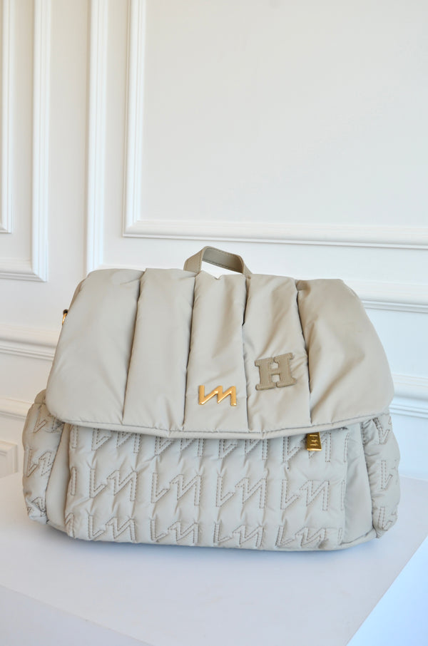 Mochila Mummy Urban Chic Bege bordado inicial H OUTLET