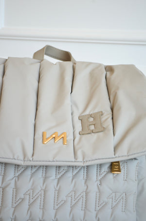 Mochila Mummy Urban Chic Bege bordado inicial H OUTLET