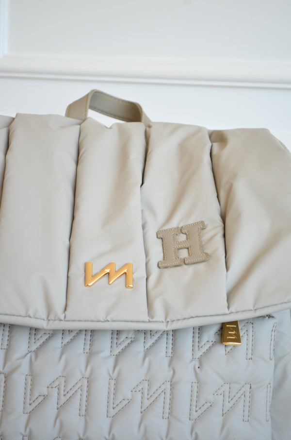 Mochila Mummy Urban Chic Bege bordado inicial H OUTLET