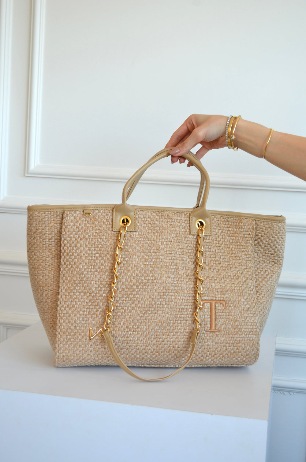 Bolsa Cloé Tressê Palha bordado inicial T OUTLET