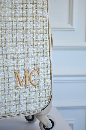 Mala de Rodinhas Tweed Bege com ouro bordado Iniciais MC