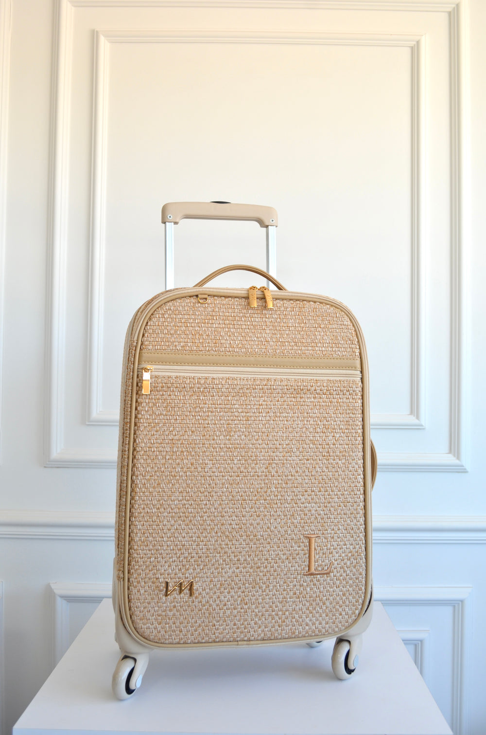 Mala de Rodinhas Tressê Palha bordado inicial L OUTLET