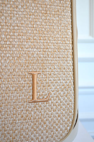 Mala de Rodinhas Tressê Palha bordado inicial L OUTLET