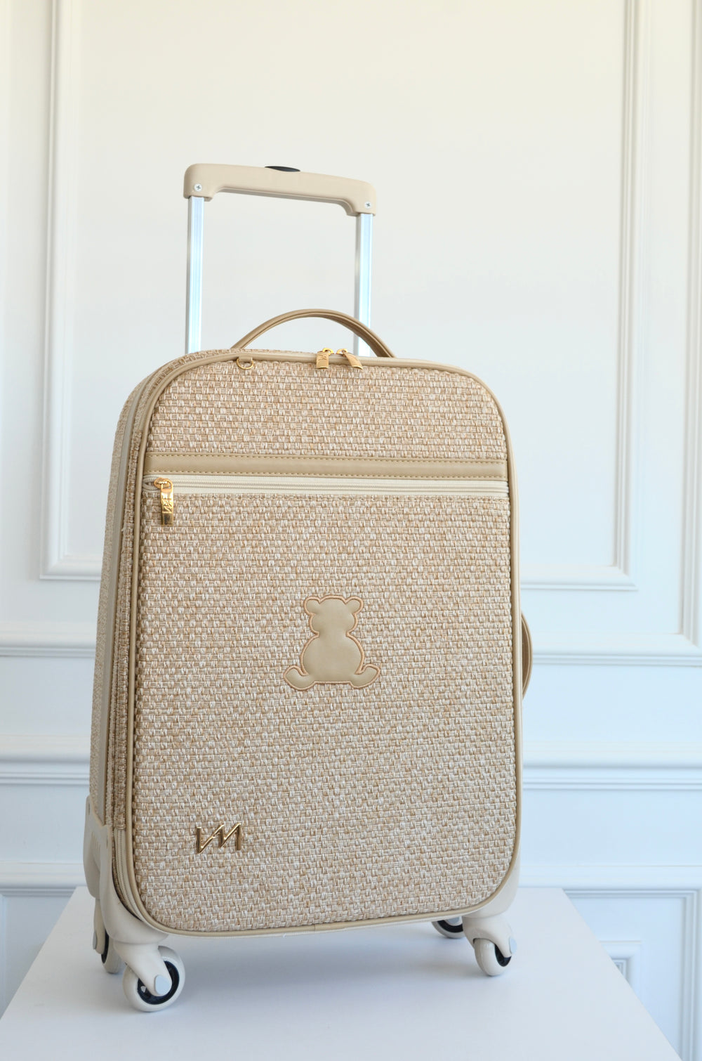 Mala de Rodinhas Tressê Palha bordado Urso Outlet