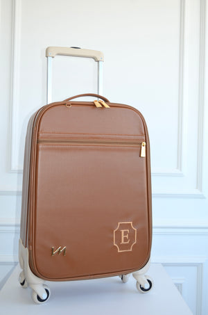 Mala de Rodinhas Betina Caramelo bordado brasão inicial E OUTLET