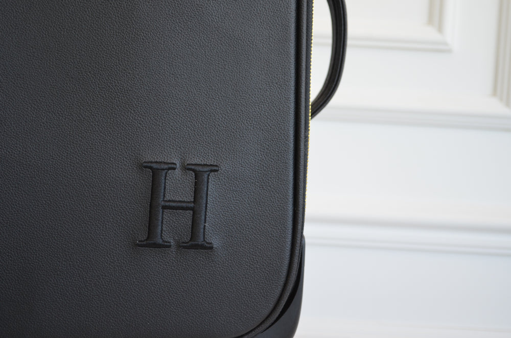 Mala de Rodinhas Ella Preta inicial H Outlet