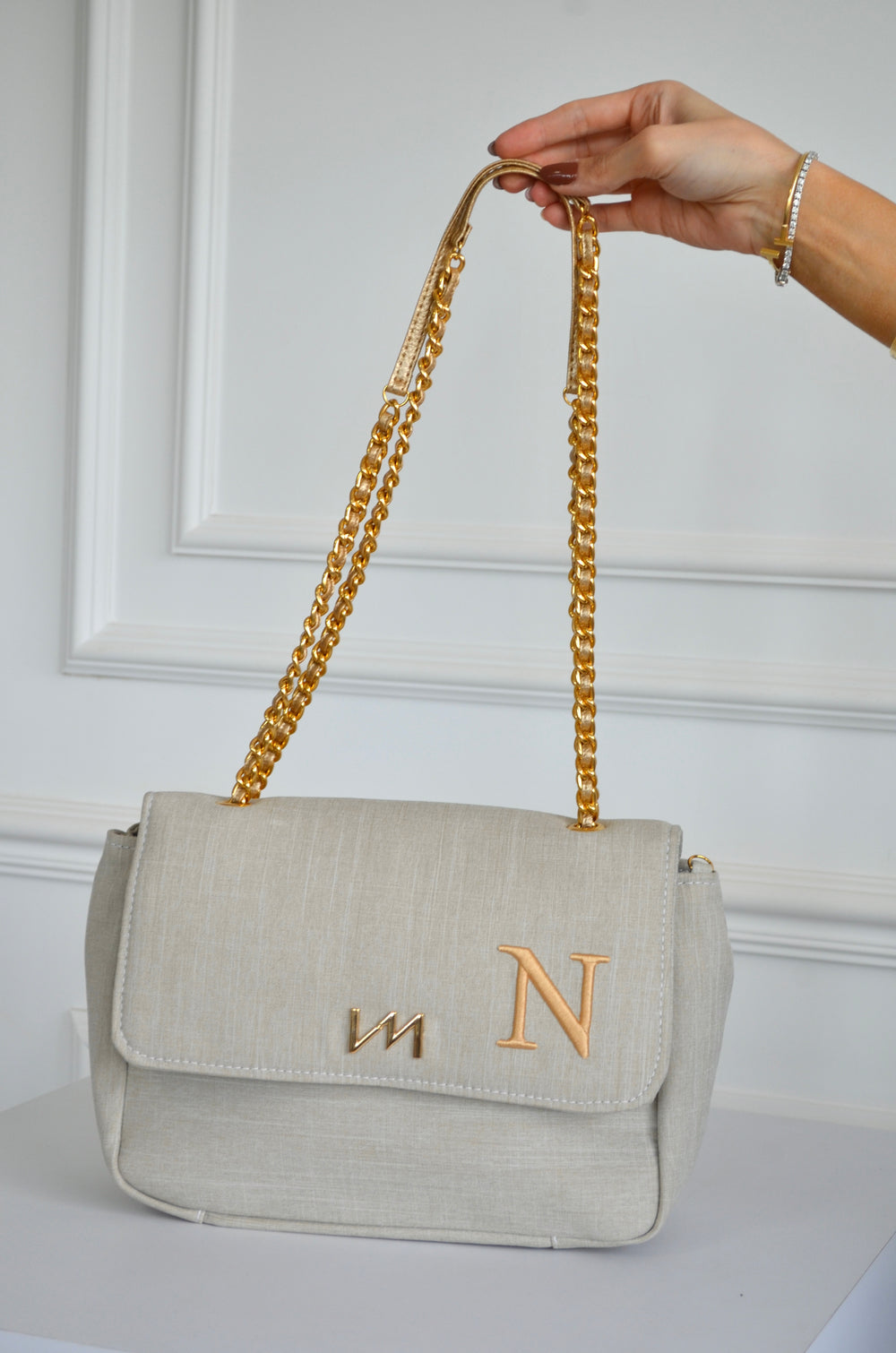 Kate Mini Linho BEGE bordado inicial N OUTLET