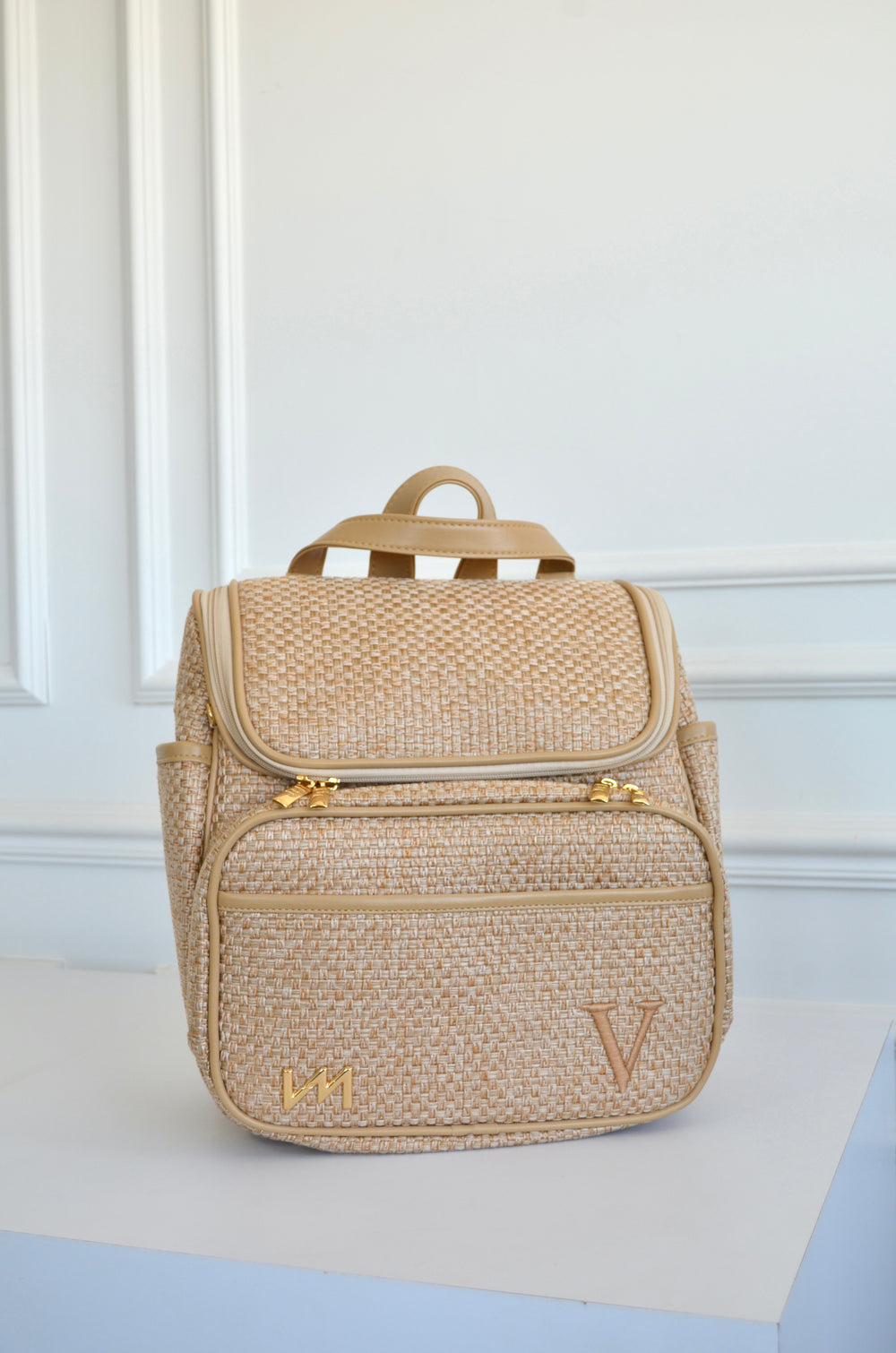 Mochila 2 em 1 tressê palha bordado inicial V OUTLET