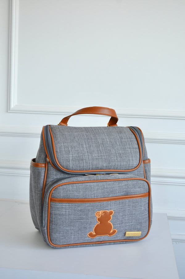 Mochila 2 em 1 linho cinza com caramelo bordado ursinha OUTLET
