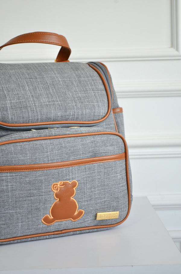 Mochila 2 em 1 linho cinza com caramelo bordado ursinha OUTLET